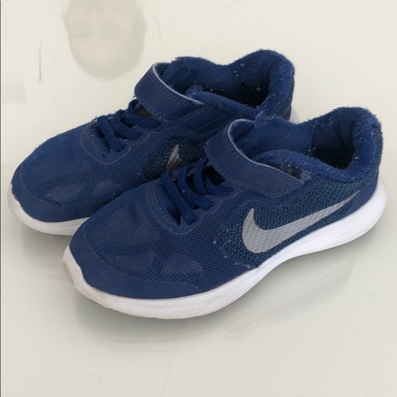 Kids Nike Sneakers - Picture 2 of 6